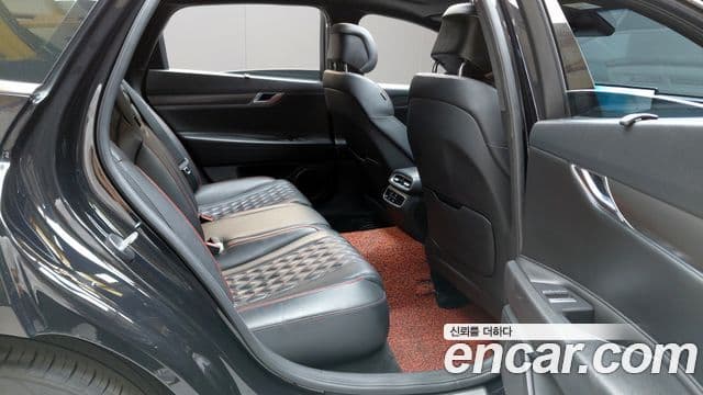 Genesis Electrified G80 2023 — Şəkil 11/20