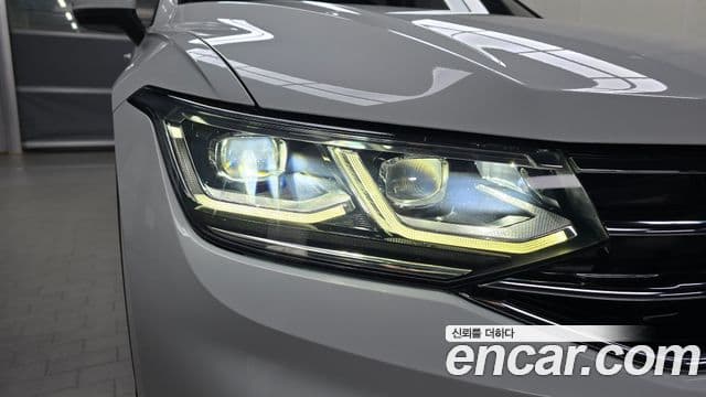 Volkswagen Tiguan 2021 — Photo 14/30