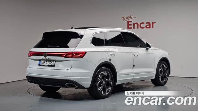 Volkswagen Touareg 2024 — ფოტო 2/20