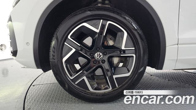 Volkswagen Touareg 2024 — ფოტო 5/20