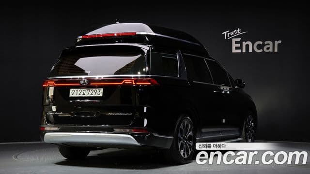 Kia Carnival 2021 — фото 2 из 20