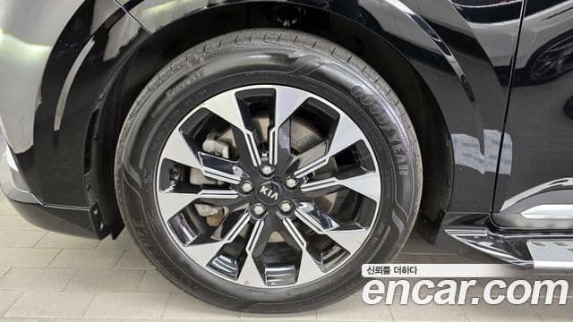 Kia Carnival 2021 — фото 5 из 20