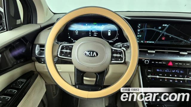 Kia Carnival 2021 — фото 13 из 20