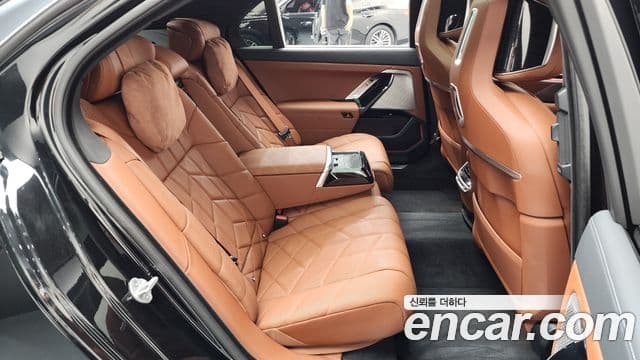 BMW 7 Series 2025 — Фото 11/20