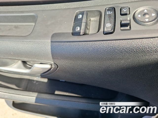 Hyundai Staria 2024 — Фото 6/11