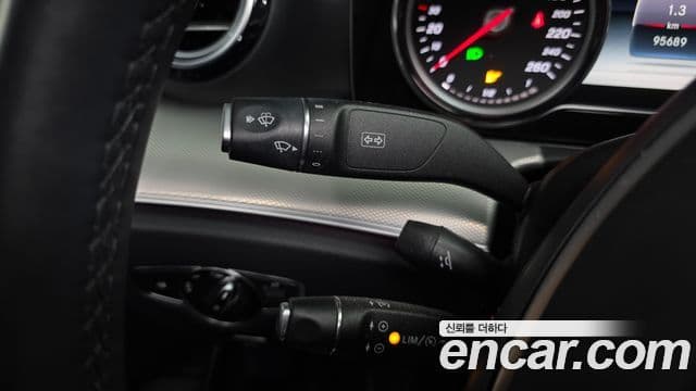 Mercedes-Benz E-Class 2018 — Şəkil 18/20