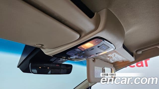 Hyundai Staria 2025 — ფოტო 19/20