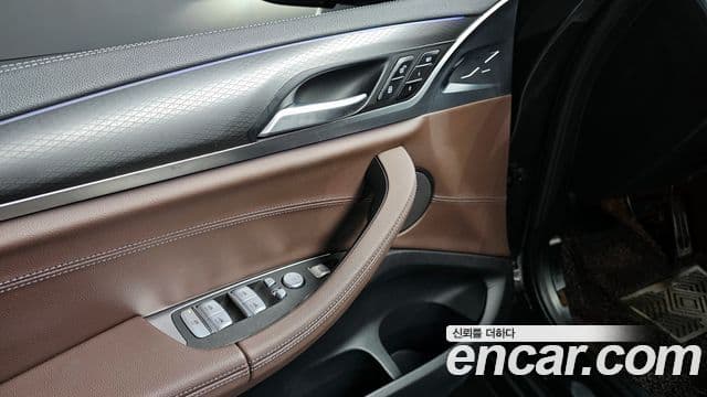 BMW X4 2021 — Photo 24/32