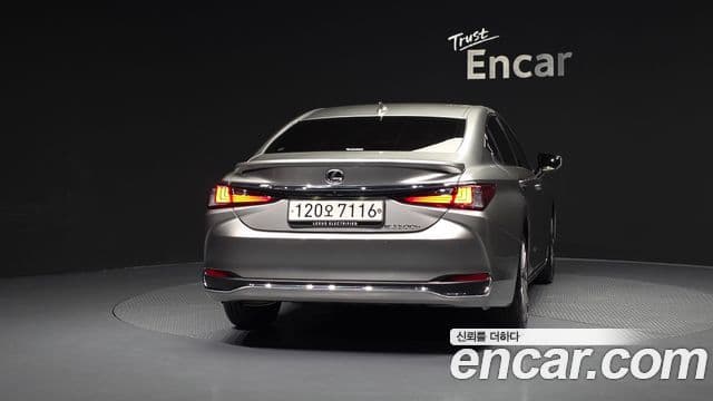 Lexus ES300h 2025 — ფოტო 4/20