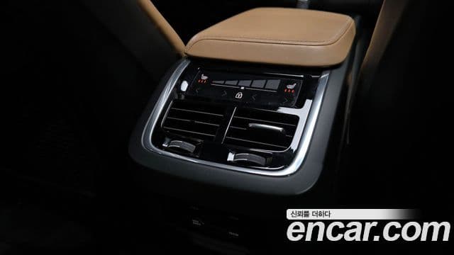 Volvo XC60 2019 — ფოტო 19/20
