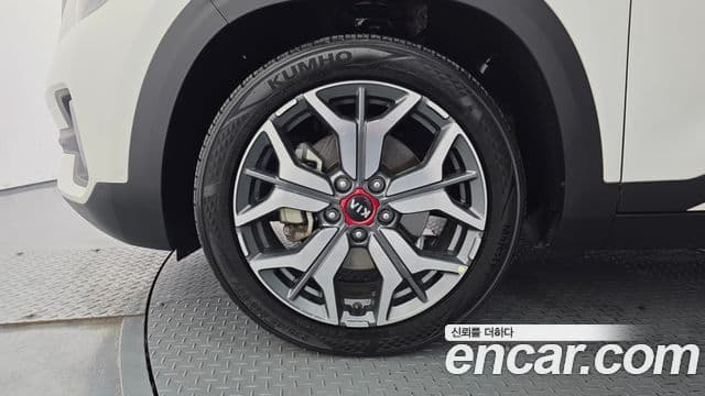 Kia Seltos 2020 — ფოტო 5/20