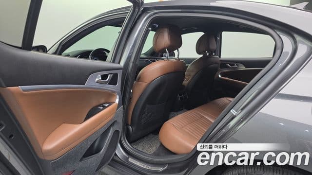 Genesis G70 2018 — ფოტო 16/20