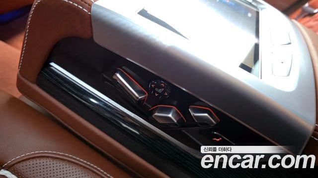 BMW 7 Series 2018 — Photo 11/36