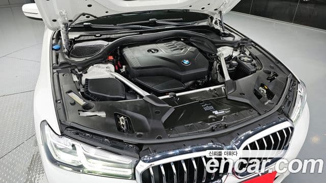 BMW 5 Series 2020 — ფოტო 6/20