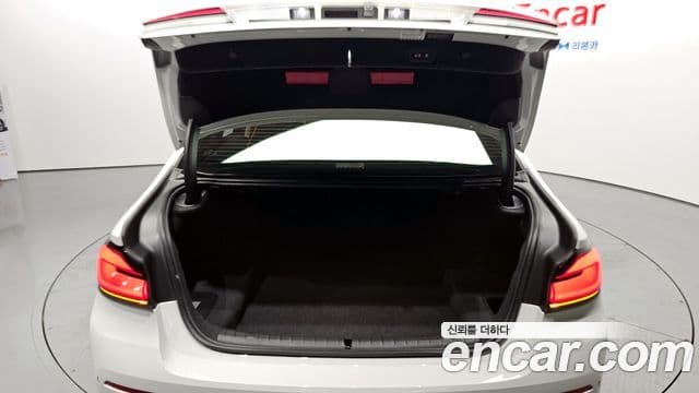 BMW 5 Series 2020 — ფოტო 20/20