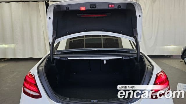 Mercedes-Benz E-Class 2019 — фото 20 из 20