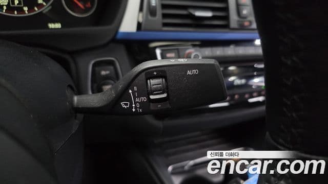 BMW 3 Series 2018 — ფოტო 18/20
