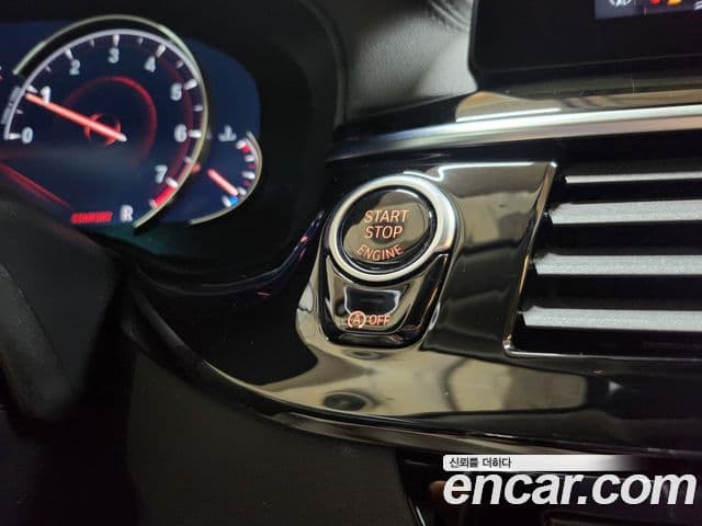 BMW 5 Series 2018 — Şəkil 19/20