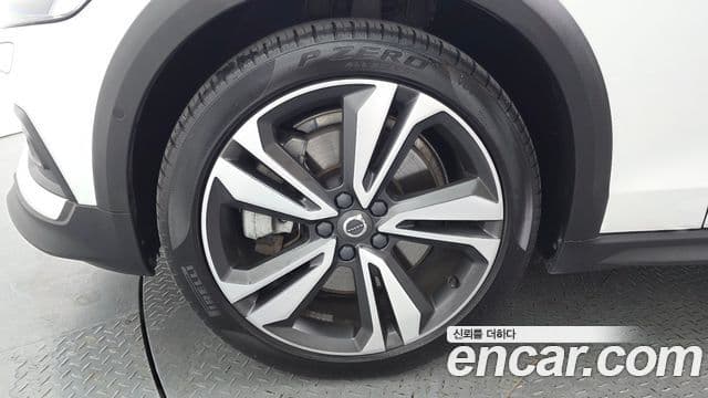 Volvo V60 Cross Country 2020 — фото 5 из 20