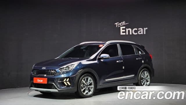 Kia Niro 2019 — Фото 1/20