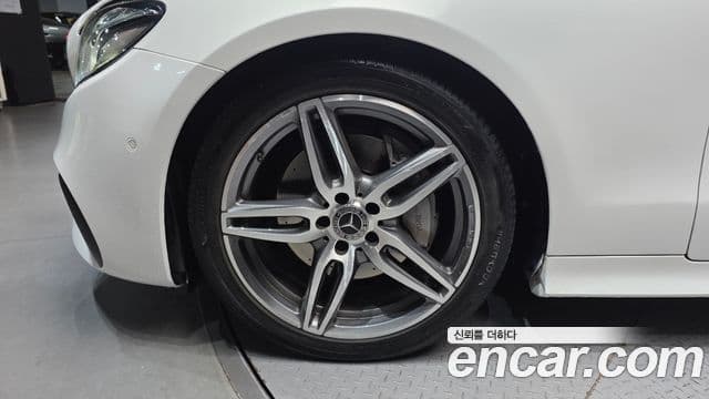 Mercedes-Benz E-Class 2019 — фото 5 из 20