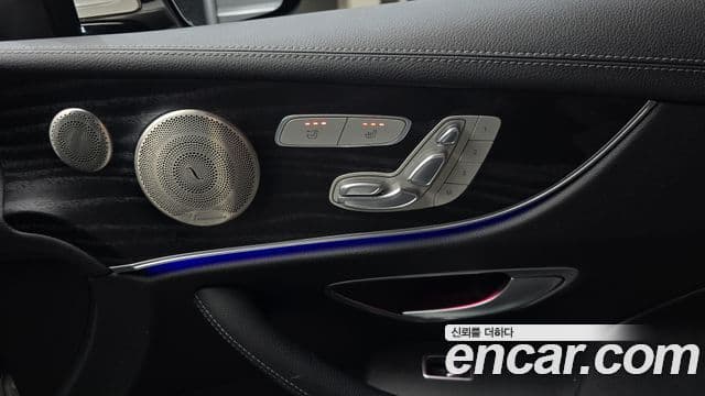 Mercedes-Benz E-Class 2019 — ფოტო 19/20