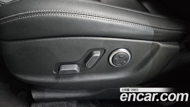 Genesis GV70 2021 — Photo 27/34