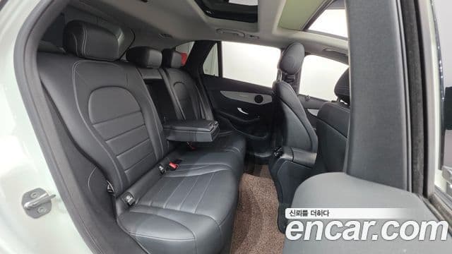 Mercedes-Benz GLC-Class 2019 — Şəkil 18/20