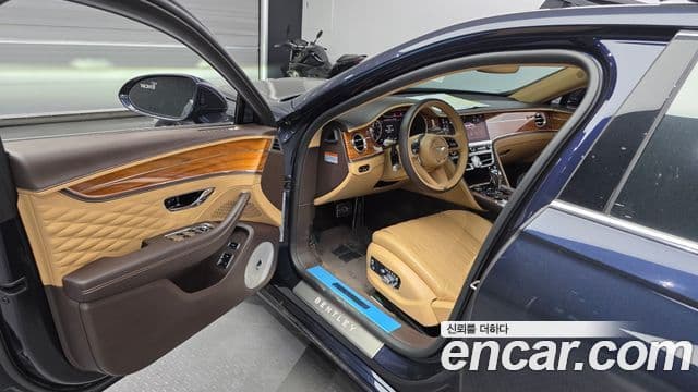 Bentley Flying Spur 2022 — ფოტო 10/20