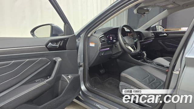 Volkswagen Jetta 2023 — ფოტო 10/20