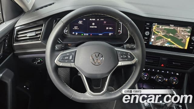 Volkswagen Jetta 2023 — ფოტო 13/20