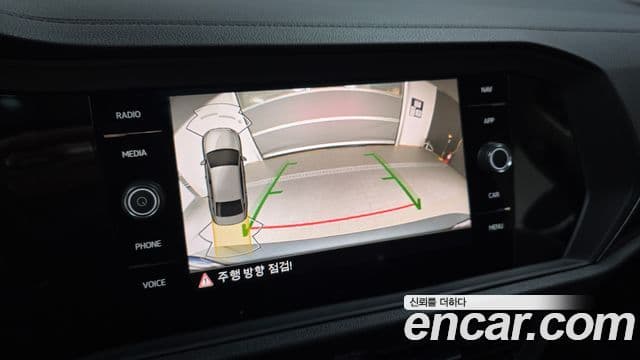 Volkswagen Jetta 2023 — ფოტო 15/20