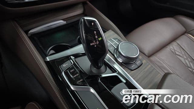 BMW 5 Series 2019 — Photo 20/31