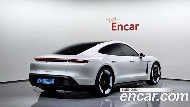 Porsche Taycan 2024 — ფოტო 15/20