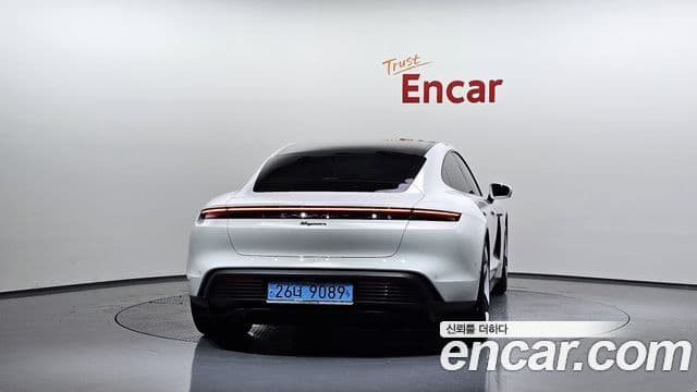 Porsche Taycan 2024 — ფოტო 19/20