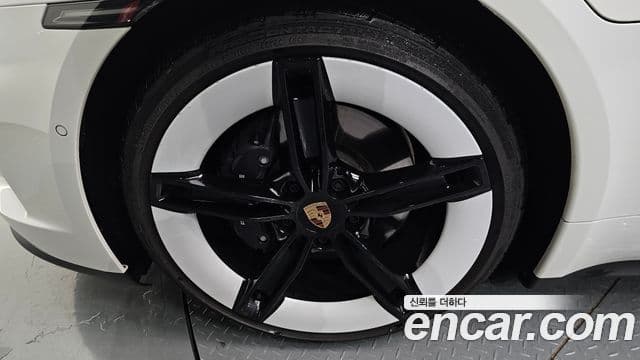 Porsche Taycan 2024 — ფოტო 12/20