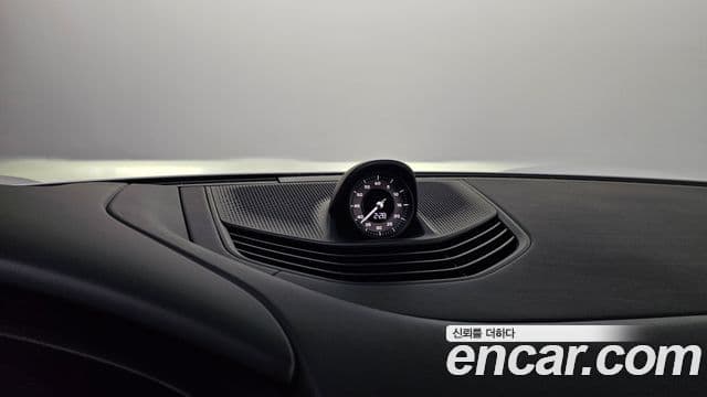 Porsche Taycan 2024 — ფოტო 17/20