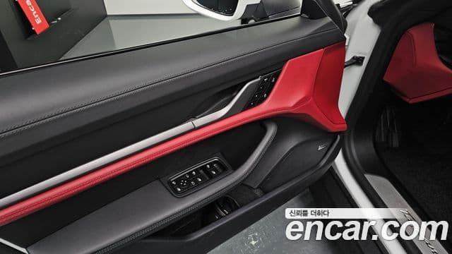 Porsche Taycan 2024 — ფოტო 5/20