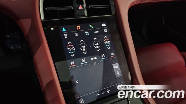 Porsche Taycan 2024 — ფოტო 3/20