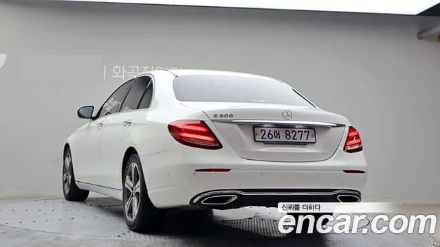 Mercedes-Benz E-Class 2019 — ფოტო 2/20