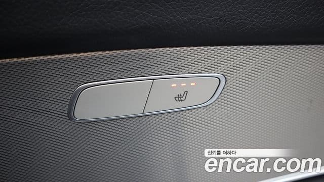 Mercedes-Benz E-Class 2019 — ფოტო 19/20