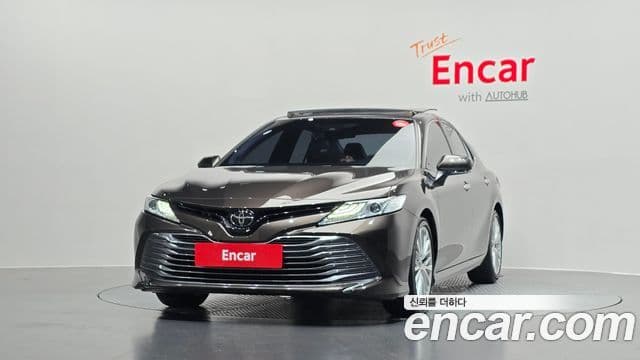 Toyota Camry 2019 — ფოტო 3/20