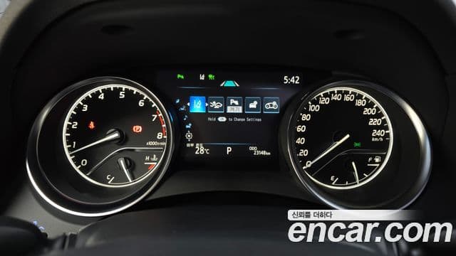 Toyota Camry 2019 — ფოტო 8/20