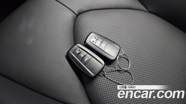 Toyota Camry 2019 — ფოტო 15/20