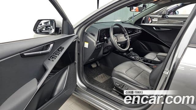 Kia Niro 2022 — ფოტო 10/20