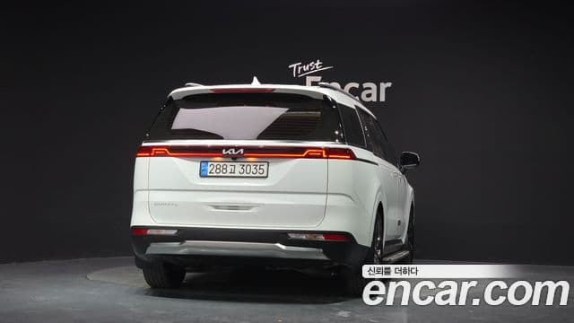 Kia Carnival 2023 — Фото 4/20
