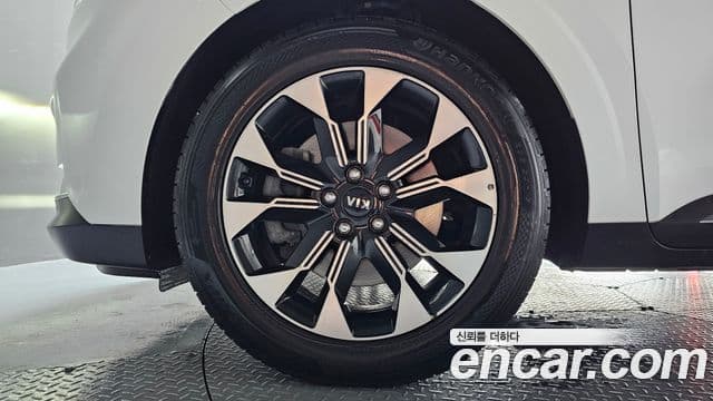 Kia Carnival 2021 — фото 5 из 20