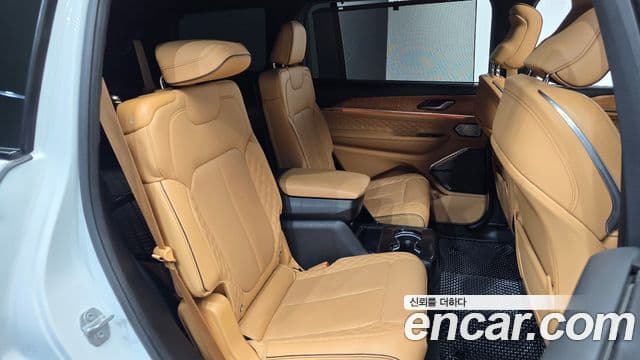 Jeep Grand Cherokee 2022 — Фото 11/20