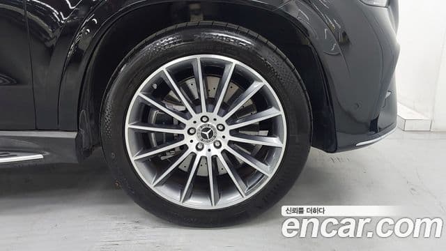 Mercedes-Benz GLE-Class 2024 — Photo 9/20