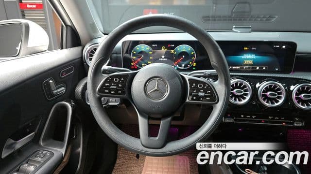 Mercedes-Benz A-Class 2020 — ფოტო 13/20